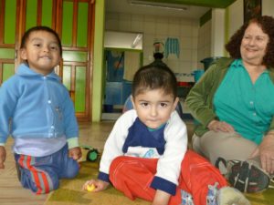 Kinder bei einem Social Work Praktikum in Ecuador