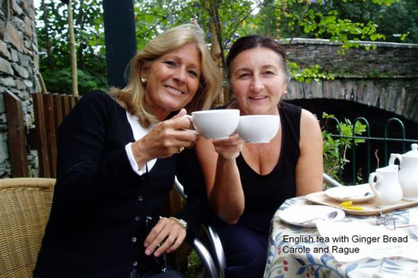 Englisch in Chester, Sprachreise 50+, Freizeit Kaffee trinkende Frauen