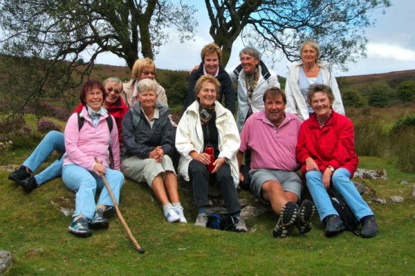 Edu-Seasons Sprachreise Torquay tis-seniors-on-dartmoor-walk-with-guide-nick