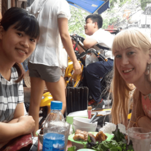 Gap Year oder Sprachreise Vietnam, Essen mit Lehrerin Hanoi