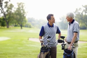 Sprachreisen 60 plus Golflehrer und Golfschüler 60 plus im Gespräch