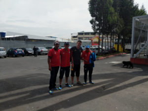Gruppenfoto Trainer Fussball El Nacional Quito mit Praktikant Praktikum Ecuador