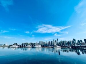 Sabbatjahr Familie Kanada Skyline Vancouver Spiegelung
