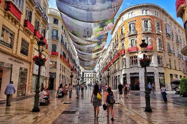 Familiensprachreisen Spanien Malaga wunderschöne Shopping Mall besuchen