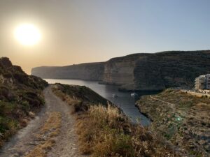 Sprachreise Gozo Xlendi Walk Sonnenuntergang