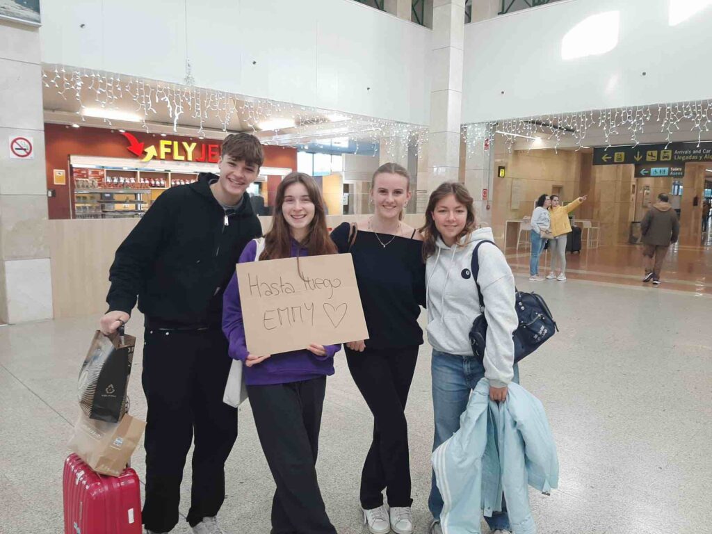 Edu Seasons Highschool Spanien Abschied am Flughafen