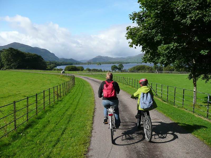 Familiensprachreisen Irland Familie Fahrrad fahren Killarney Nationalpark