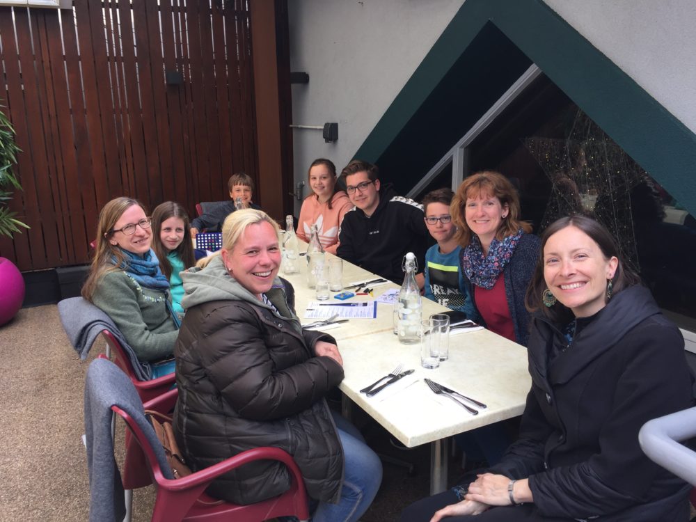 Familien Sabbatical Irland Treffen der Familien im Restaurant in Waterford