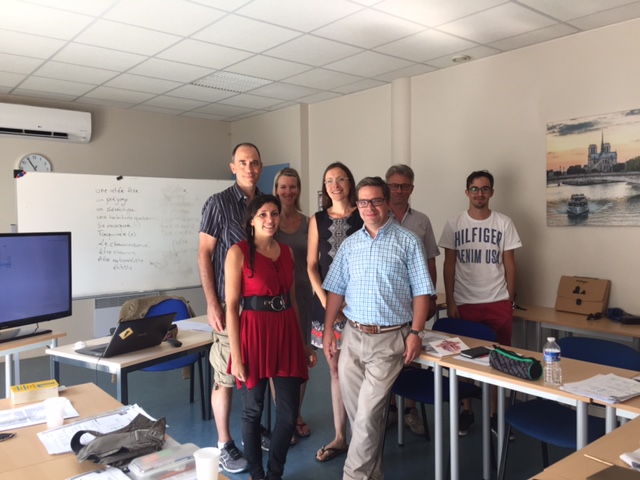 Sprachkursgruppe im Unterrichtsraum, Sprachreise Antibes