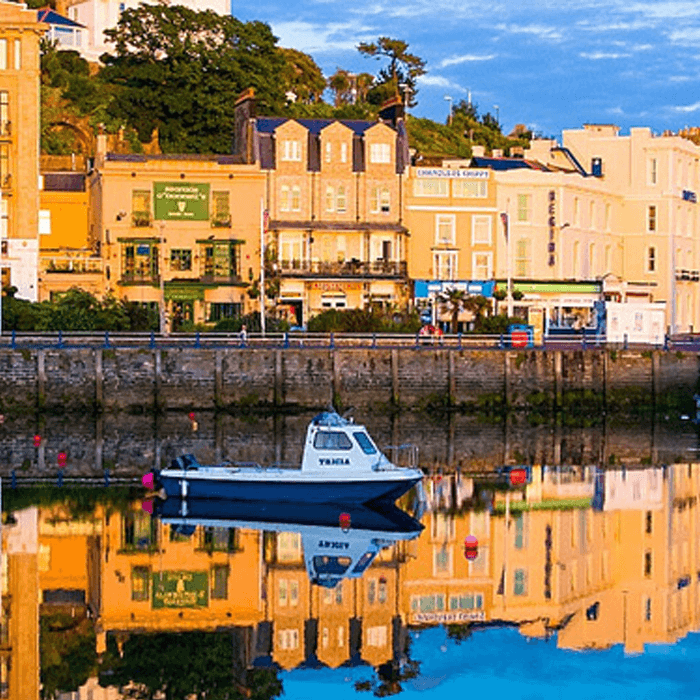 Sprachreisen 30 plus England - Hafen Torquay mit wunderschöner Spiegelung des Wassers